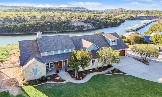 Palo Pinto County Maison | Belle maison de 5 chambres / 3 salles de bain avec quai privé, bain à remous, près de Hells Gate