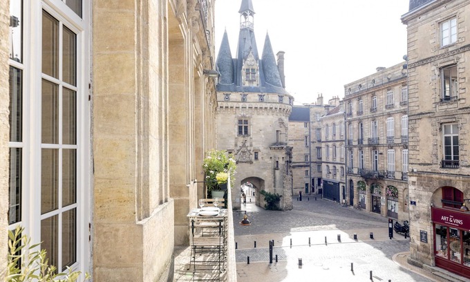 Hotel de Ville - Quinconces Appartement | Place du Palais Bordeaux Centre Historique, balcon