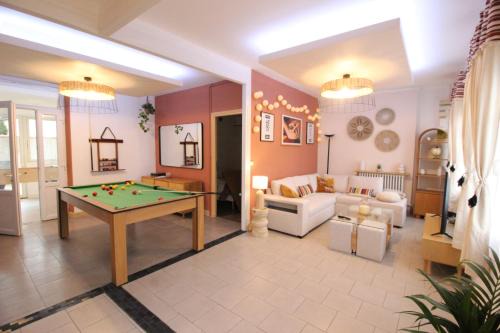 Verdun Appartement | Plain-Pied - 5 couchages - Billard - BabyFoot - Terrasse - Jardin - Véranda - 4 chambres & canapé convertible - Netflix - Amazon Prime - WIFI - Stationnement gratuit devant - Verdun Centre - Géré par Presta-Zen'Services