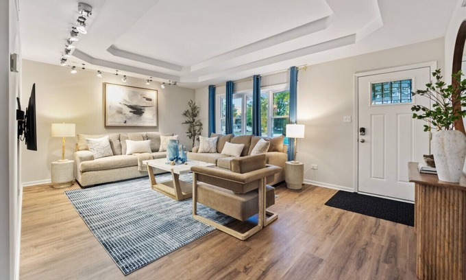Fox Valley Maison | Plainfield Hidden Gem 2 King Beds
