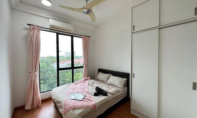 Taman Bukit Mewah Appartement | Platino 2BR ParadigmMall Netflix By STAY