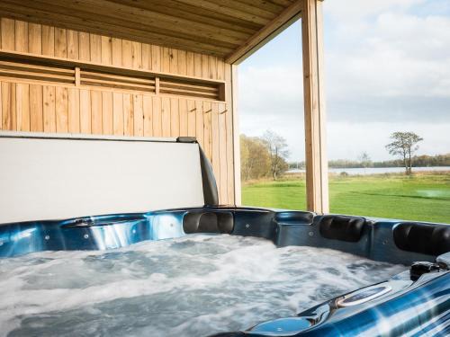 Enniskillen Chalet De Ski | Platinum Lakeside Lodge at Mullans Bay
