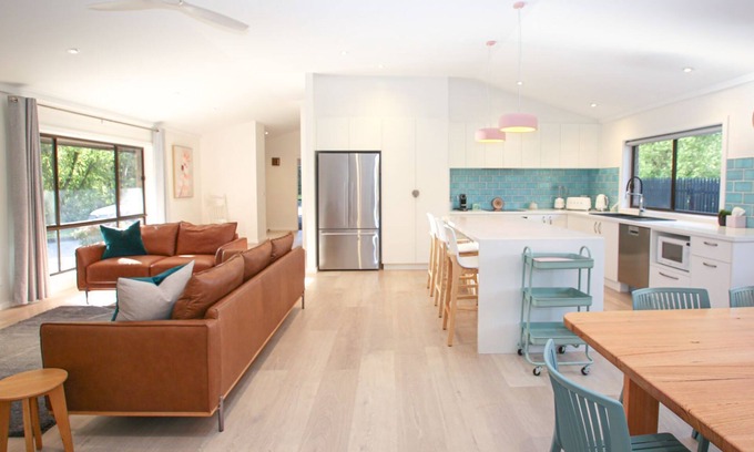 Bright Maison | Platypus Bend - right on the river