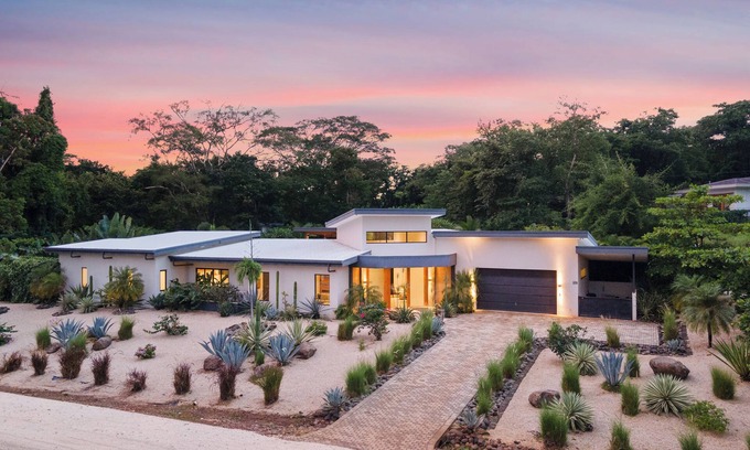 Playa Grande Maison | Playa Grande Luxury 5-bedroom estate with expansive saltwater pool/Golf Cart