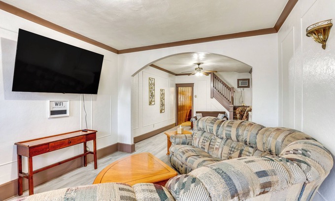 Mount Carmel Maison | Playroom & Fenced Yard: Mt Carmel Family Home!