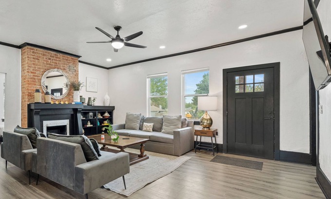 Central Oklahoma City Maison | Plaza District 6BR Home | Kitchen + Laundry, Foosball, Parking #15