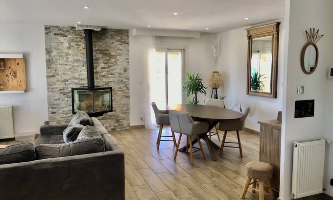 Saint-Georges-les-Bains Maison | Agréable maison (vue, nature, piscine)
