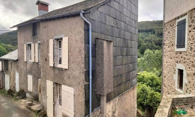 La Salvetat-sur-Agout Appartement | Pleasant Apartment La Salvetat Agout with Terrace and Mountain View