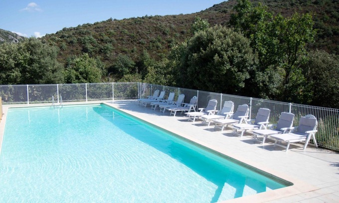 La Liviniere Maison | Agréable petite maison avec piscine partagée