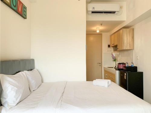 Bekasi Timur Appartement | Pleasurable 2BR Transpark Juanda Apartment By Travelio