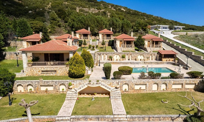 Kylini Appartement | Pleiades Jewels - Corinthos Pool Bliss