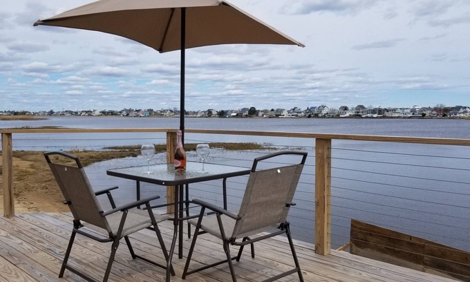 Newbury Cottage | Bord de l'eau du bassin des Prunes avec plage privée sécurisée, idéale pour les familles