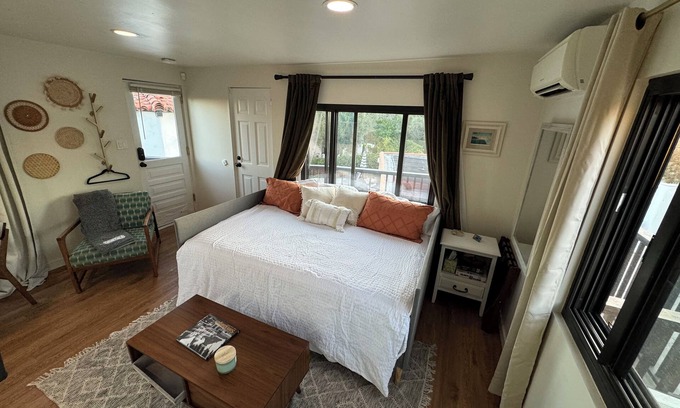Loma Portal Appartement | Plumosa Park Studio Casita with VIEWS!!