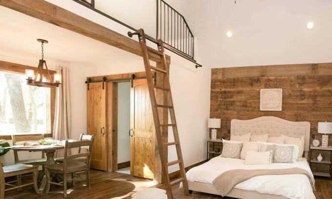 Waco Cabine | Plush Cabin 4 min to Homestead Heritage 18 min to Magnolia