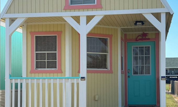 Port O Connor Cabine | POC Cabana on Maple St. Cozy little cabin, great location.