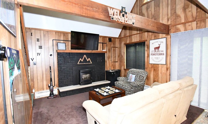 Bushkill Cabine | Pocono Cabin w/ Jacuzzi, W&D, and Indoor Pools