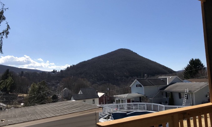 Jim Thorpe Appartement | Pocono Jim Thorpe home - close to everything