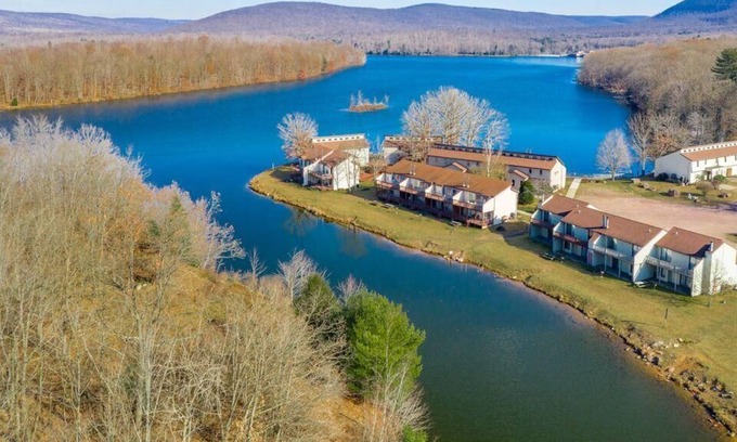 Drums Copropriété | Poconos 2BR Resort Condo in Beech Mountain Lakes