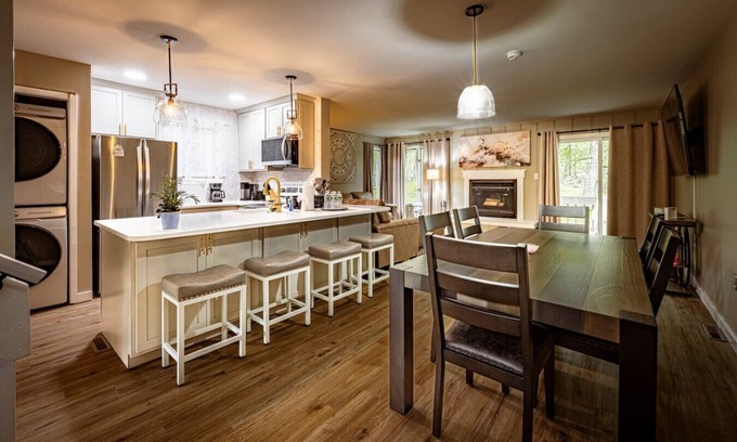 East Stroudsburg Maison | 2-bedroom, 2.5 bath Pocono Mountains hideaway in East Stroudsburg