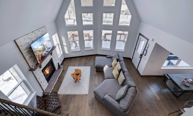 Lackawaxen Maison | Poconos Masthope 4BR Ski Big Bear Sauna-Lake-Pools