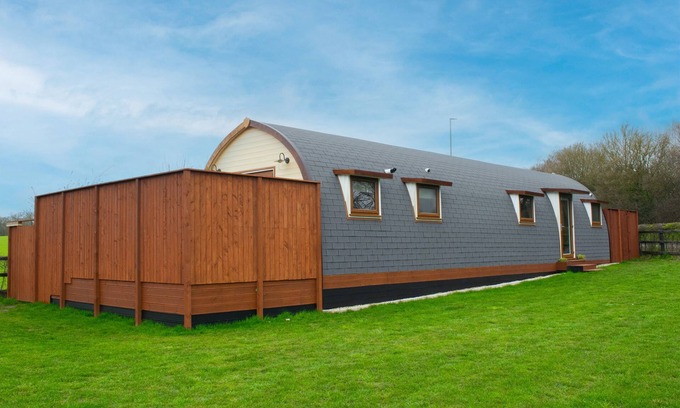 Trowse Newton Cabine | Pod-Appartement-Salle de bain privée séparée-Vue sur la campagne-Dragon's Den 5