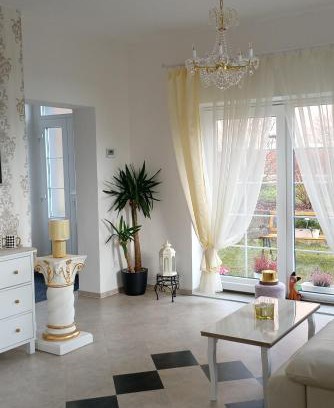 Upice Villa | Pod skálou, Mánesova 646