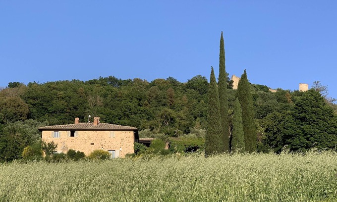 Pienza Maison | Podere Fontebernardi, authentic Tuscan farmhouse overlooking Pienza.