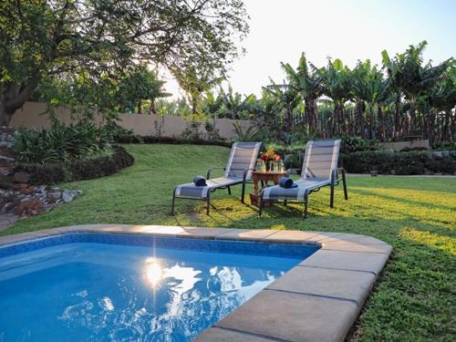 Hazyview Maison | Poinsettia family Cottage