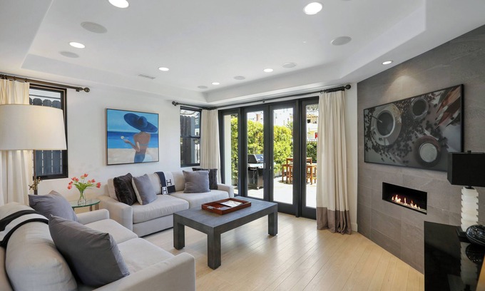 Corona del Mar Maison | Poinsettia Palms | Chic & Luxe Patio Near Beach