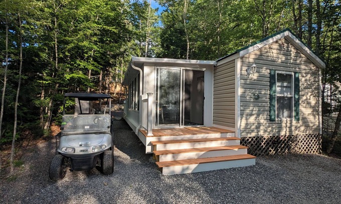 Brunswick Cabine | Point Sebago Resort - Cottage Rental close to the Beach and Amenities!