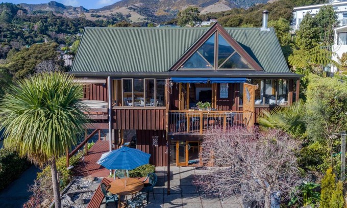 Akaroa Maison | Pointers - Akaroa Holiday Home