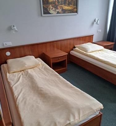 Tomaszow Mazowiecki Appartement | Pokoj dwuosobowy z łazienka osobne łózka