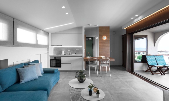 Ierissos Appartement | Pola's Loft - Spacious apartment with sea view 5 min from the beach!