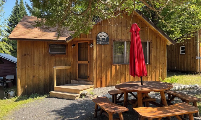 Inlet Cabine | Polar Bear Cabin at The Bears Cottages