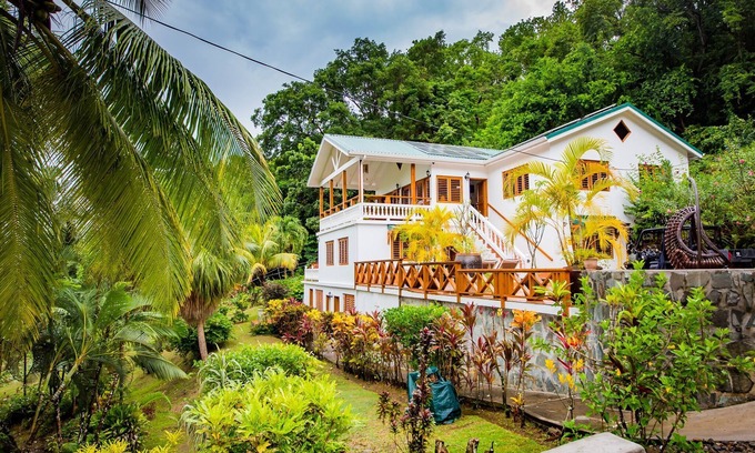 Marigot Bay Villa | Poussette Quad Polaris incluse dans la location! Magnifique vue sur la mer et la plage à 2 minutes