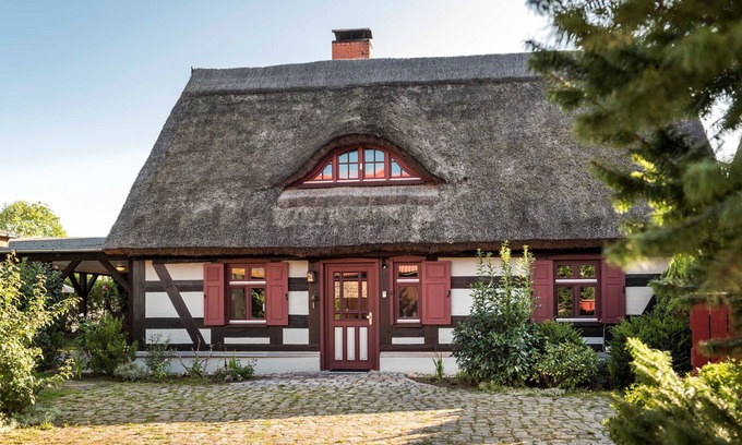 Luckow Maison | Pommernhaus Seevogelhof in Rieth Kamin Ruderboot - Thatched half-timbered house, fireplace, rowing boat,