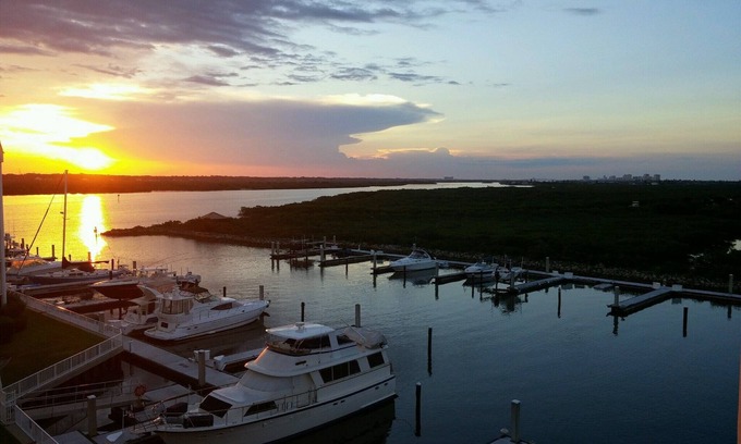Ponce Inlet Copropriété | Ponce Inlet Condo de luxe à "Harbour Village Marina, océan, tennis et club de golf"