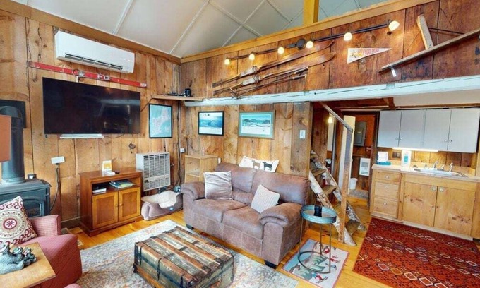 Chittenden Cabine | Pond View Cabin-Rustic 2 Bedroom-Sleeps 4