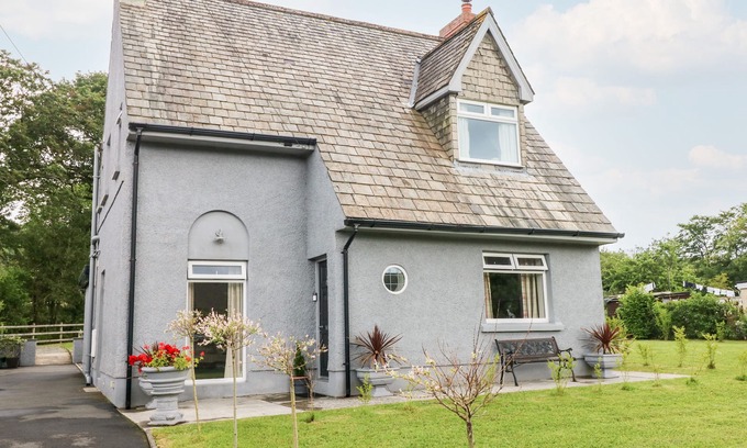 Ammanford Cottage | Pondfield Gate, CWMGORS