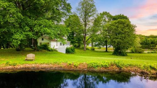 Hollowville Maison | Pondfront Gem Minutes from Hudson’s Best Shops Cafes The Stillwater House