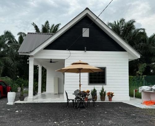 Gua Maison | Pondok Selesa Homestay