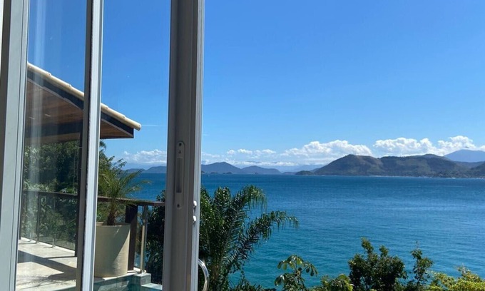 Biscaia Maison | Ponta Leste - Beautiful house on the coast of Angra in a closed condominium with beach.