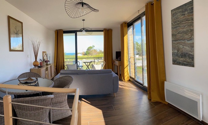 Saint-Come-de-Fresne Maison | Résidence Pontoon's view