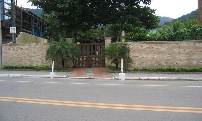 Maresias Maison | piscine / 5 chambres / 4 wc / barbecue / mini tennis / wifi