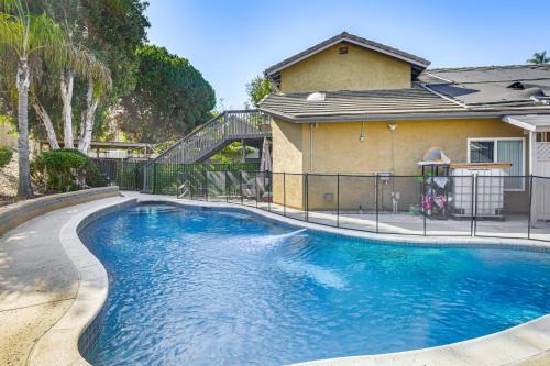 Bonita Long Canyon Appartement | Pool Access and Private Deck Mtn-View Bonita Studio
