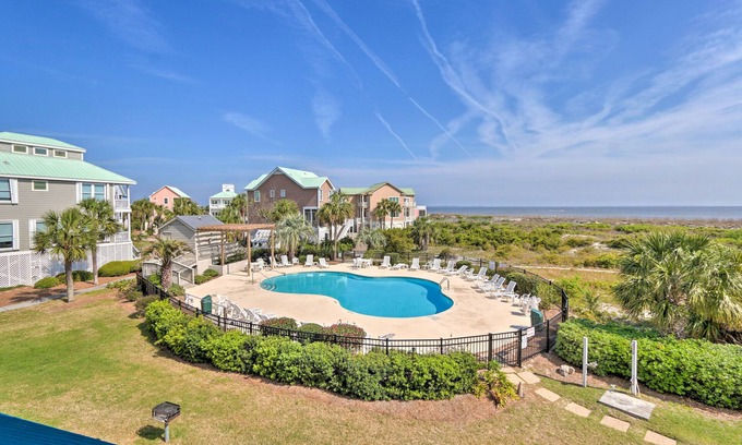 Beachwalk Copropriété | Pool Access & Views at Saint Helena Island Condo!