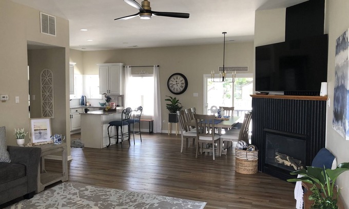 Somers Point Maison | Pool and beach -fun for everyone!