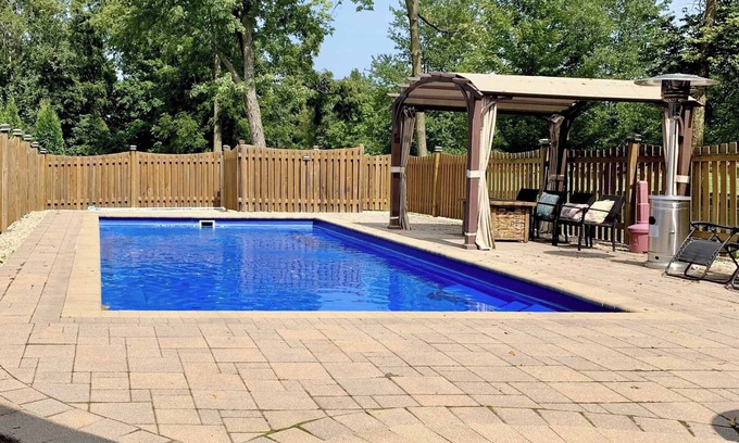 Rockford Maison | Pool, Arcade, Hot Tub and more @16th and Aldeen