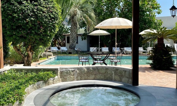 Panza Appartement | "Pool Cottage" with garden, swimming pool and spa whirlpool