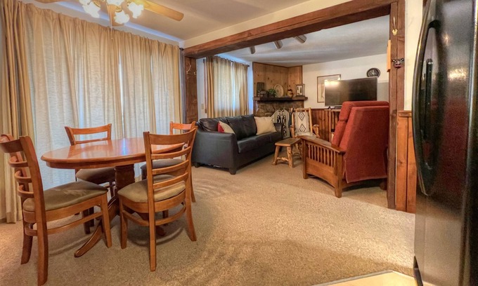 Crested Butte Copropriété | Pool & Hot Tub, Great Views, On Shuttle Route, and Game Room! Great Rates!